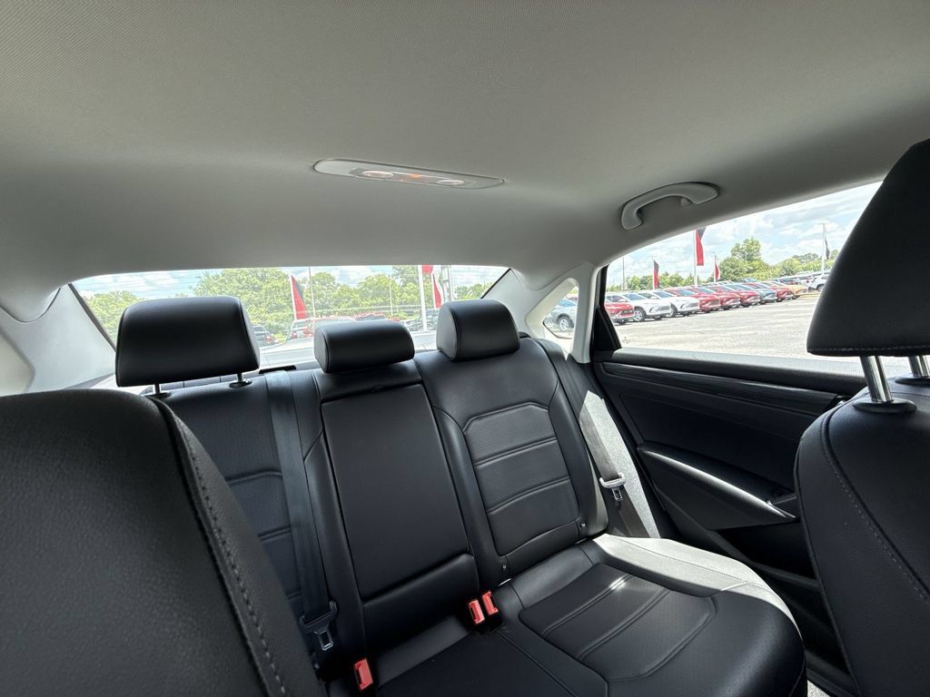 Used 2020 Volkswagen Passat 2.0T R-Line FWD image 32