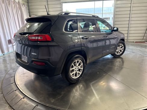 Used 2016 Jeep Cherokee Latitude FWD image 5