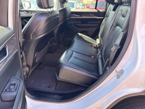 Used 2023 Jeep Grand Cherokee Limited AWD/4WD image 16