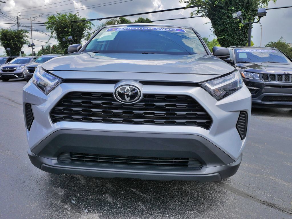 Used 2025 Toyota RAV4 LE AWD/4WD image 2