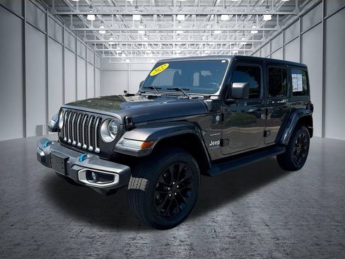 Used 2022 Jeep Wrangler Unlimited Sahara w/ Cold Weather Group AWD/4WD image 3