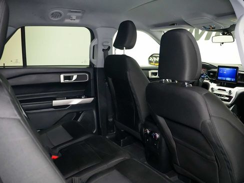 Used 2023 Ford Explorer XLT RWD image 23