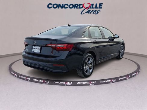 Used 2024 Volkswagen Jetta SE FWD image 6