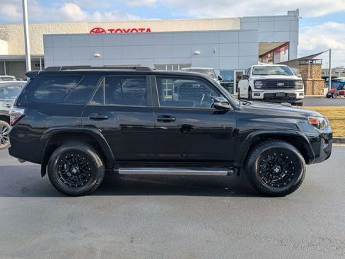 Used 2018 Toyota 4Runner SR5 Premium image 3