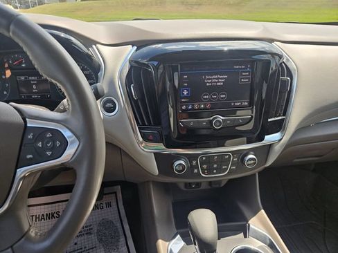 Used 2021 Chevrolet Traverse LT FWD image 17