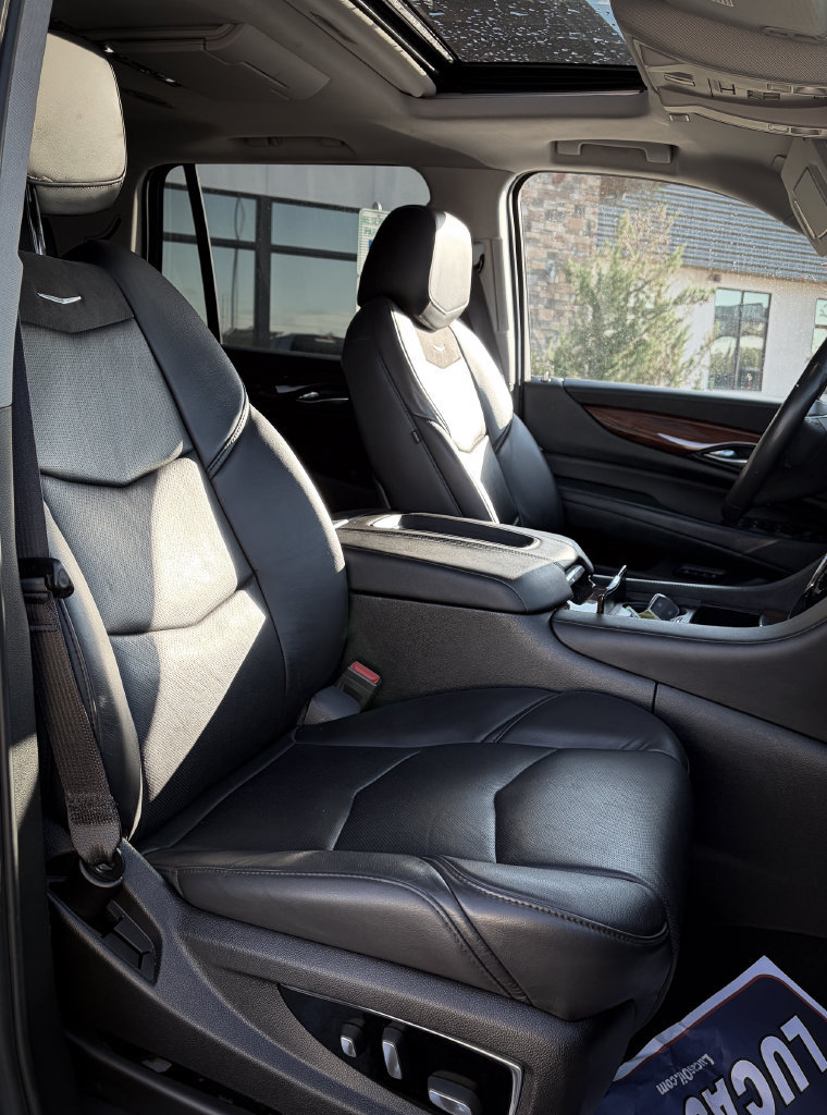 Used 2017 Cadillac Escalade Premium Luxury AWD/4WD image 32