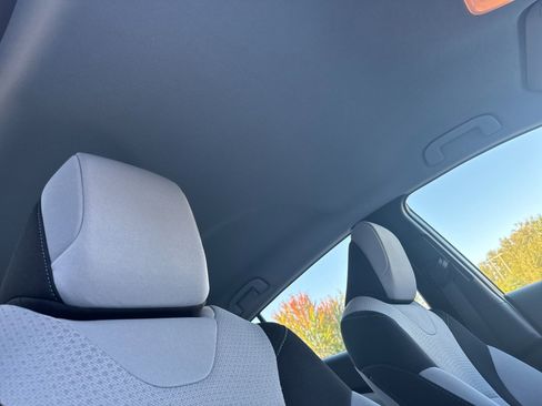 Used 2022 Toyota Prius LE image 17