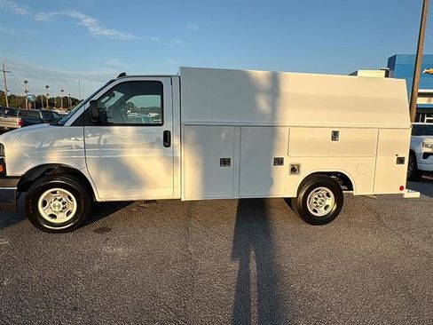 New 2025 Chevrolet Express 3500 w/ Power Convenience Package image 4