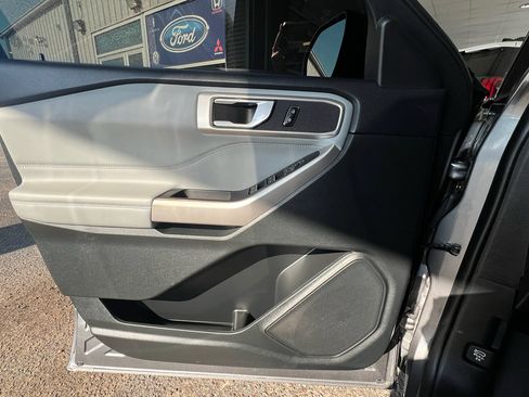 Used 2023 Ford Explorer XLT w/ Equipment Group 202A RWD image 18