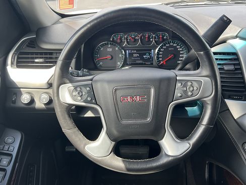 Used 2017 GMC Yukon XL SLT AWD/4WD image 18