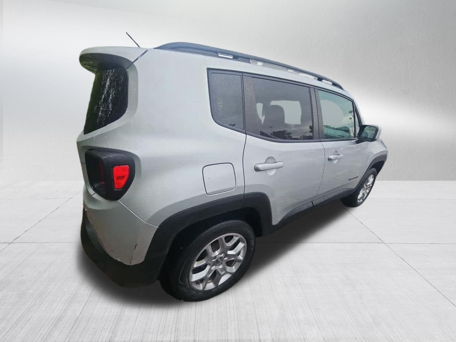 Used 2016 Jeep Renegade Latitude AWD/4WD image 4