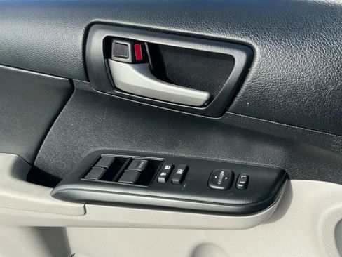 Used 2014 Toyota Camry LE image 11
