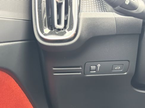 Used 2019 Volvo XC40 T5 R-Design image 24