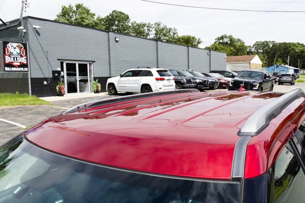 Used 2018 Ford Explorer XLT w/ Equipment Group 202A AWD/4WD image 12
