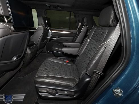 Used 2025 Cadillac Escalade Sport Platinum w/ LPO, ONYX Package image 17