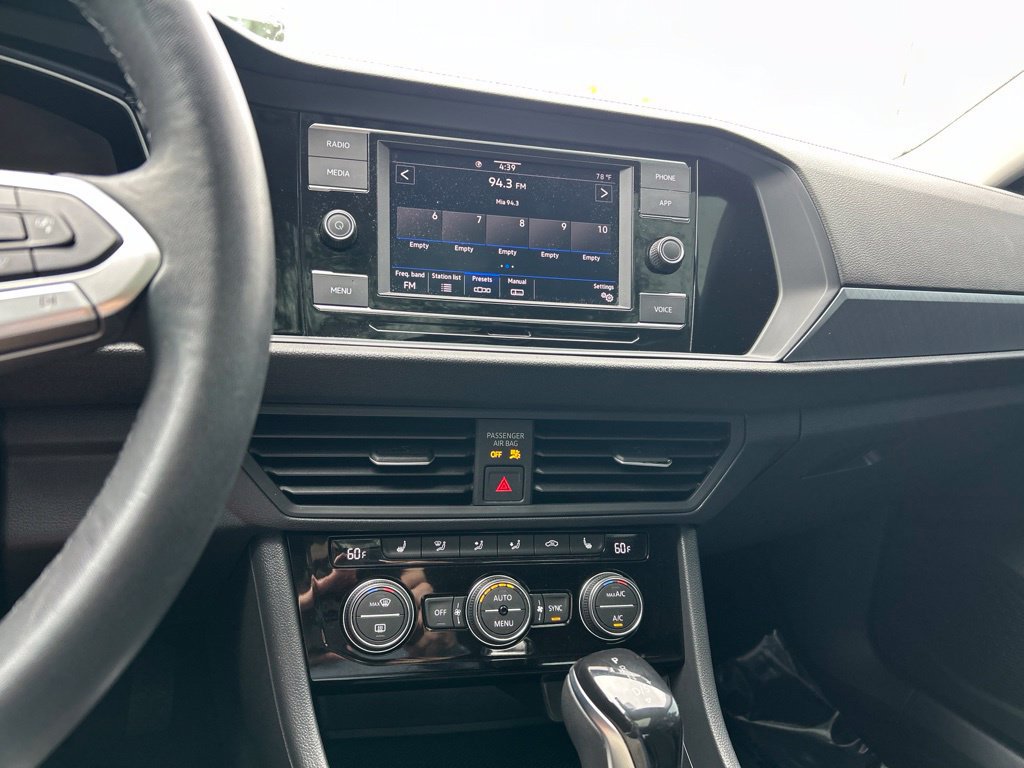 Certified 2024 Volkswagen Jetta SE FWD image 33