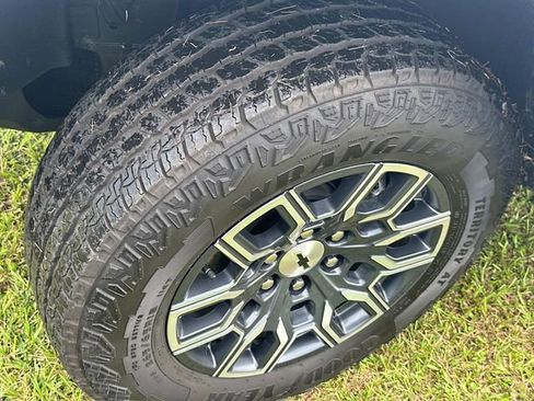 Used 2025 Chevrolet Colorado Z71 image 17