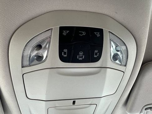Used 2024 Chrysler Pacifica Touring-L FWD image 31