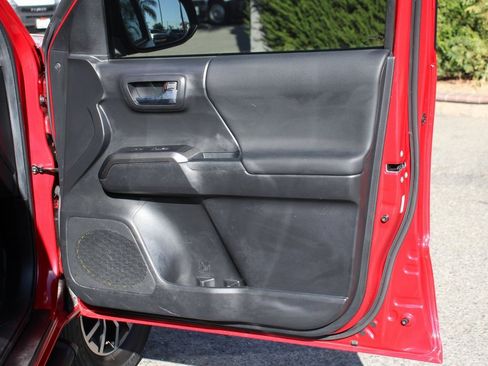 Used 2022 Toyota Tacoma TRD Sport image 36