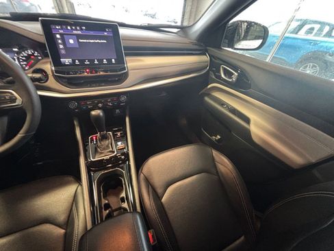 Used 2025 Jeep Compass Limited image 36