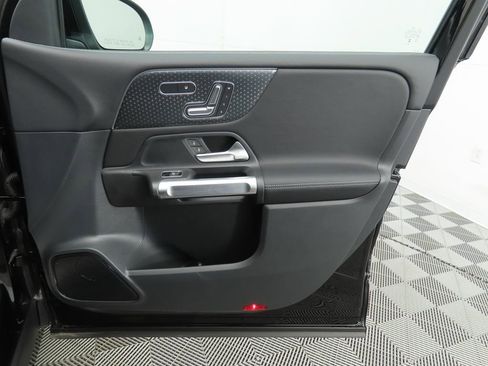 Certified 2025 Mercedes-Benz GLB 250 image 25