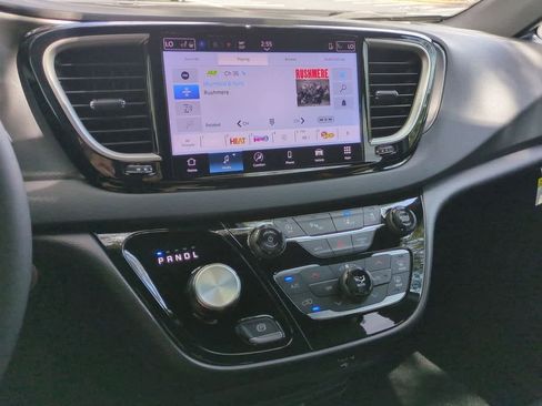 New 2026 Chrysler Voyager LX image 27