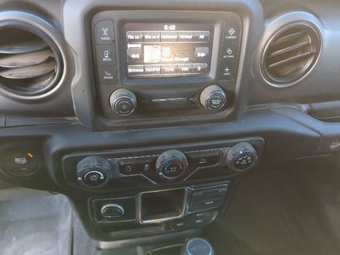 Used 2021 Jeep Gladiator Sport image 7