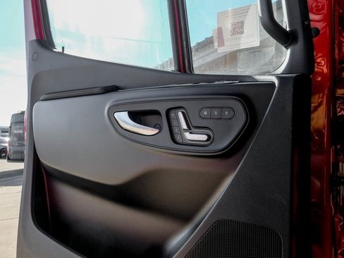 Used 2025 Mercedes-Benz Sprinter 2500 image 14