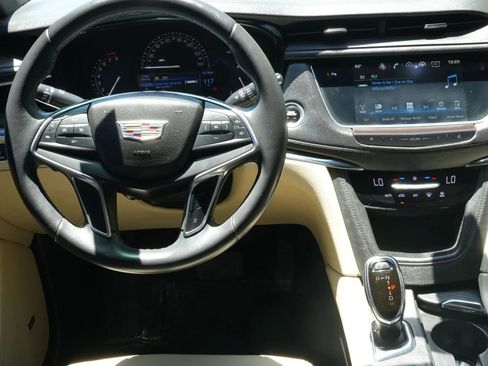 Used 2017 Cadillac XT5 FWD w/ LPO, Wheel Lock Package image 5
