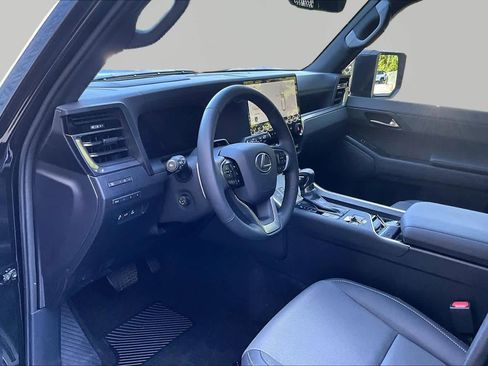 Used 2025 Lexus GX 550 w/ Accessory Package (2T) AWD/4WD image 18