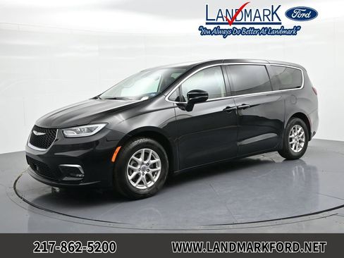 Used 2024 Chrysler Pacifica Touring-L FWD image 1