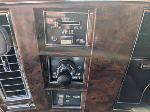 Used 1990 Cadillac Brougham image 72