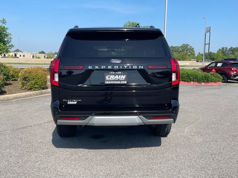 Used 2025 Ford Expedition Platinum w/ Driver's Package AWD/4WD image 6