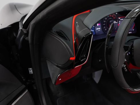Certified 2025 Ferrari Roma Spider RWD image 44