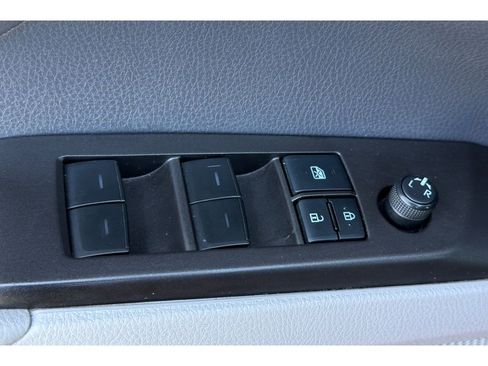 Used 2022 Toyota Camry SE FWD image 12