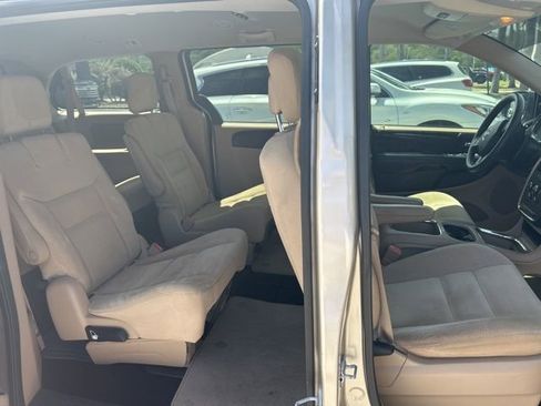 Used 2014 Dodge Grand Caravan SXT image 3
