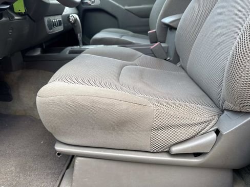 Used 2016 Nissan Frontier SV image 16