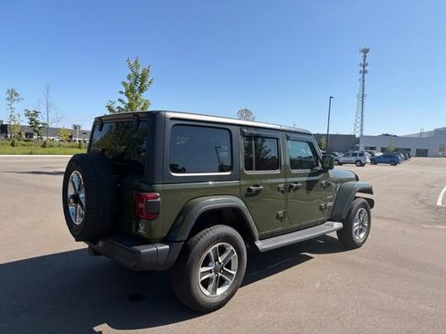 Used 2022 Jeep Wrangler Unlimited Sahara w/ LED Lighting Group AWD/4WD image 5