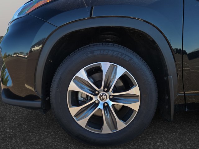 Certified 2026 Toyota Highlander XLE AWD/4WD image 4