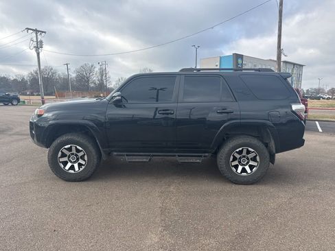 Used 2023 Toyota 4Runner TRD Off-Road Premium w/ Off Road Premium Plus Package image 4