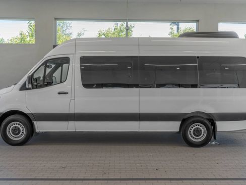 Used 2025 Mercedes-Benz Sprinter 2500 image 2