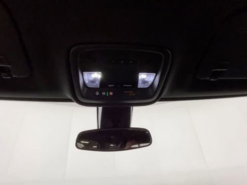 Used 2023 Chevrolet Traverse LT FWD image 34