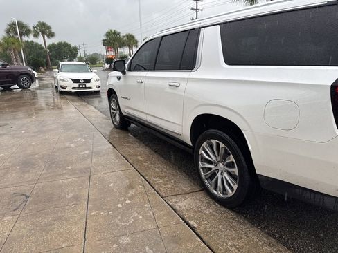 Used 2022 GMC Yukon XL Denali RWD image 3