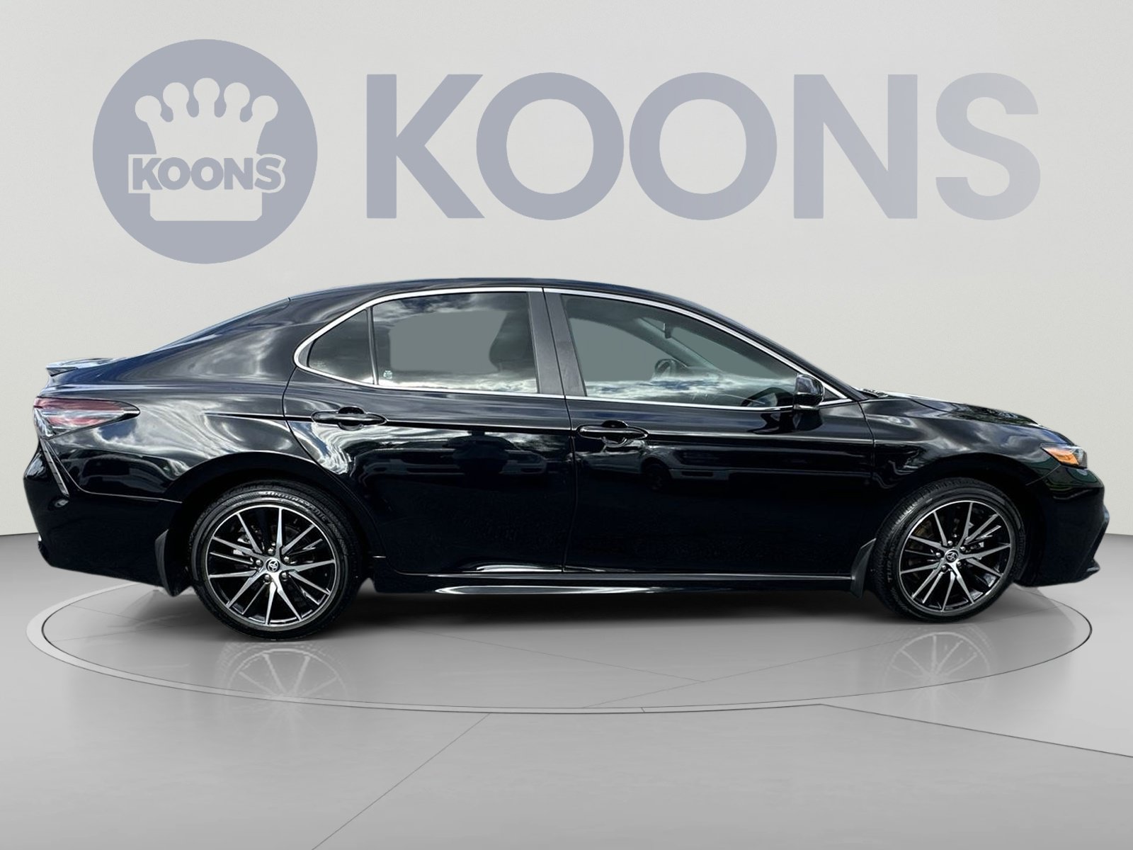Used 2024 Toyota Camry SE w/ Cold Weather Package FWD image 12
