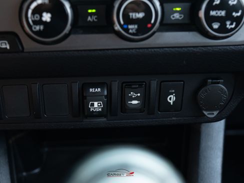 Used 2018 Toyota Tacoma TRD Sport AWD/4WD image 31