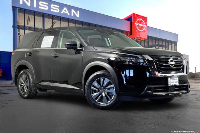Certified 2024 Nissan Pathfinder S FWD image 1