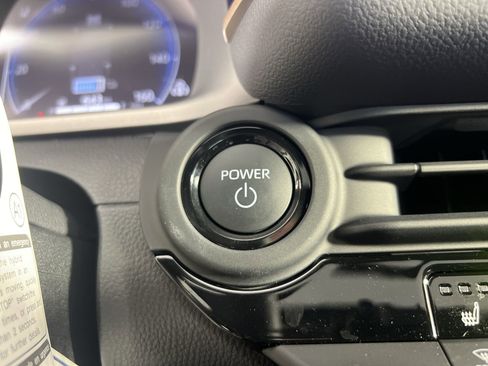 Used 2023 Toyota Crown Limited image 25