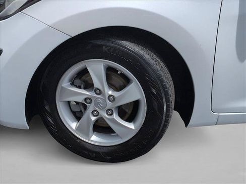 Used 2015 Hyundai Elantra SE FWD image 25