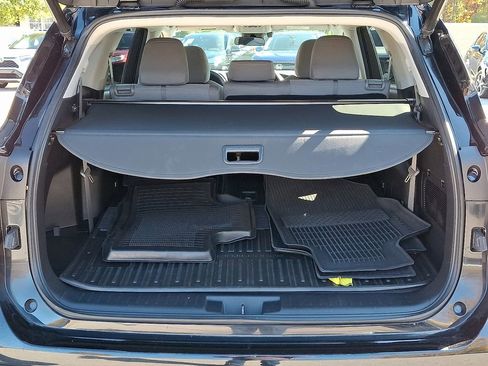 Used 2021 Toyota Highlander LE image 32