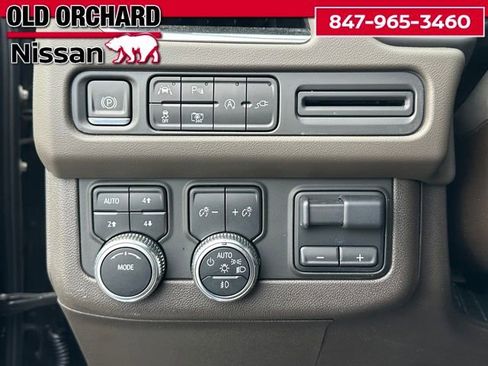 Used 2022 GMC Yukon SLT w/ SLT Luxury Package image 12